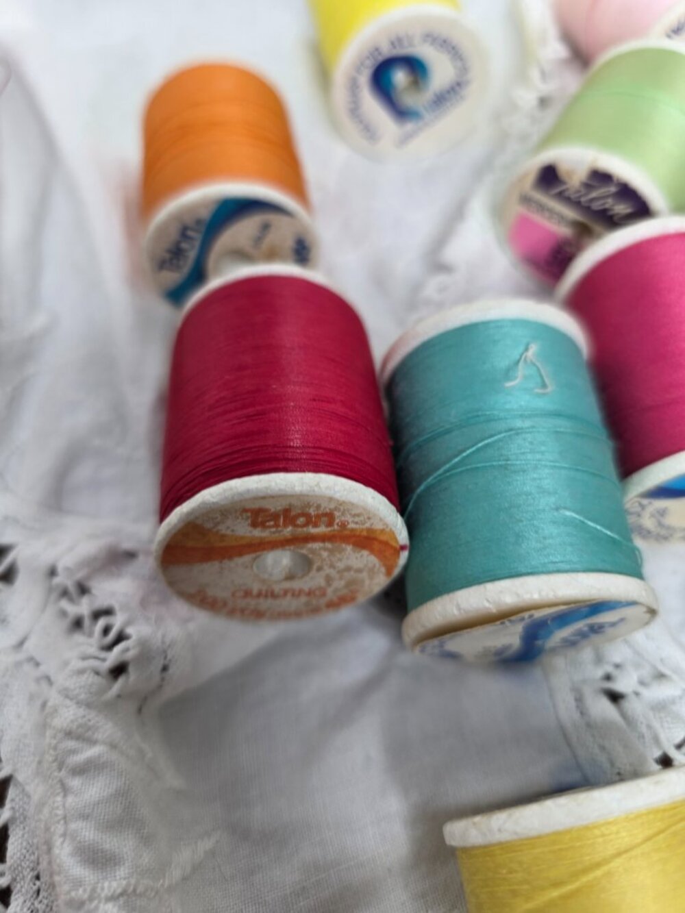 Lot of 40 Talon Thread Multi Color 3 New 37 Used Styrofoam Plastic Spools Vint - Picture 8 of 14